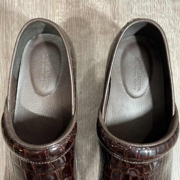 Croft & Barrow Juliana Brown Patent Faux Croc Clog Mule Sole (Sense) Abi… - Picture 6 of 15